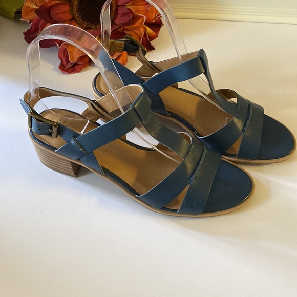 Franco Sarto   -   Sandals - Picture 2 of 8